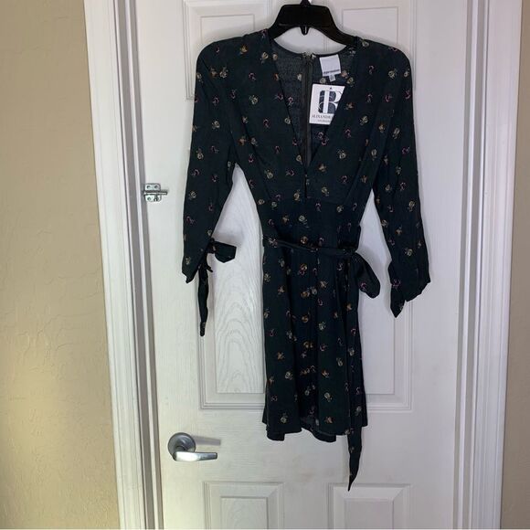 Skylar + Madison Floral Dress Size Large - Picture 4 of 14